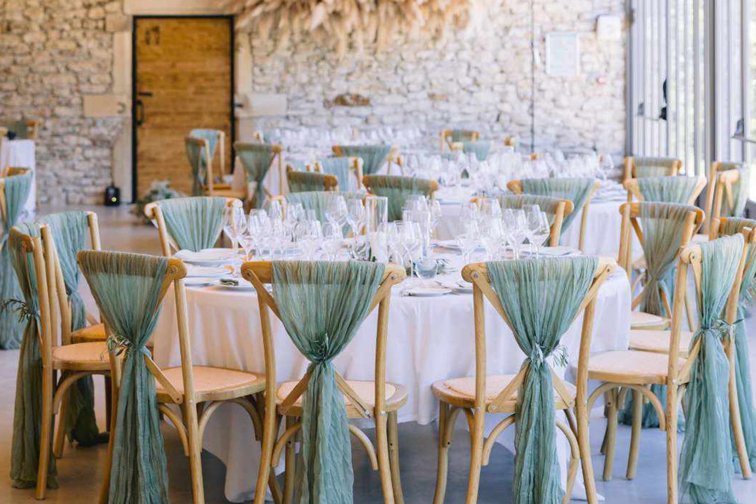 Organiser un mariage nature chic en Provence - la tendance incontournable des mariages 2026